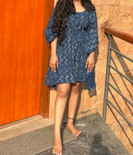 Load image into Gallery viewer, Blue Stripes Print Kaaftan

